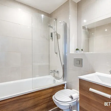 City Centre Apartment, Perfect For Business In *